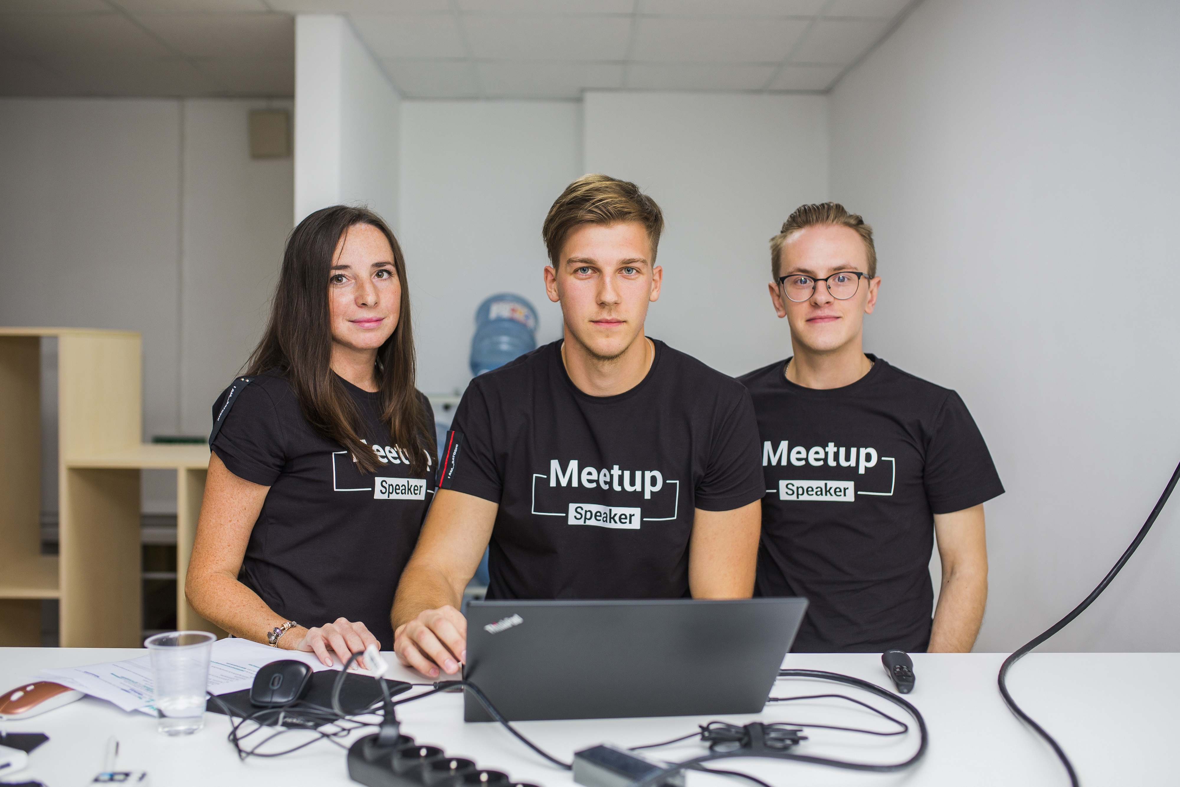 Qa automation engineer. LEVERX Group мерч. SR группа. LEVERX Group Ташкент. Мерчу в компании LEVERX Group.